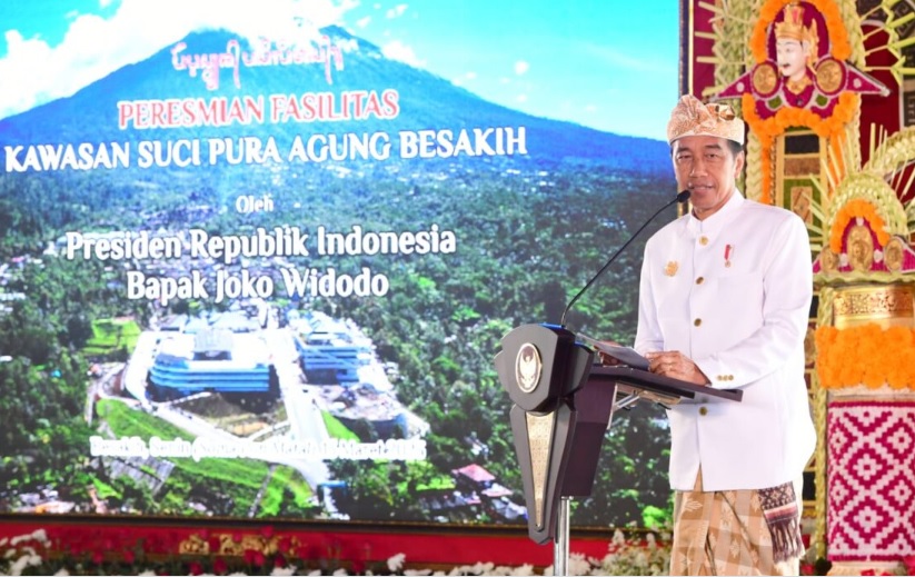 Joko Widodo (Presiden RI) saat meresmikan penataan kawasan suci Gunung Agung, Bali. Sumber foto: BPMI Setpres/Muchlis Jr