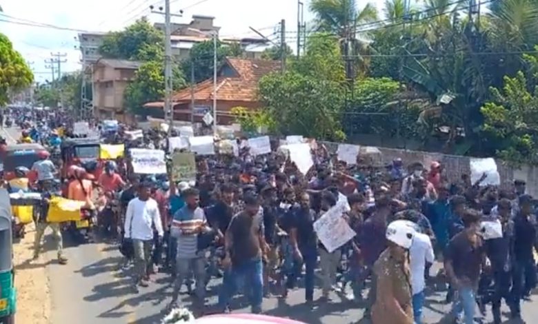 Keterangan Foto: Para pengunjuk rasa Sri Lanka. Sumber Foto: Semestabersabd2