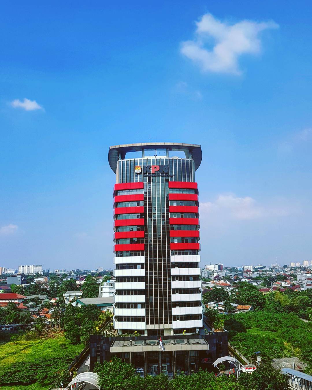 Gedung Komisi Pemberantasan Korupsi. Sumber Foto: Instagram @lambangharjjadi