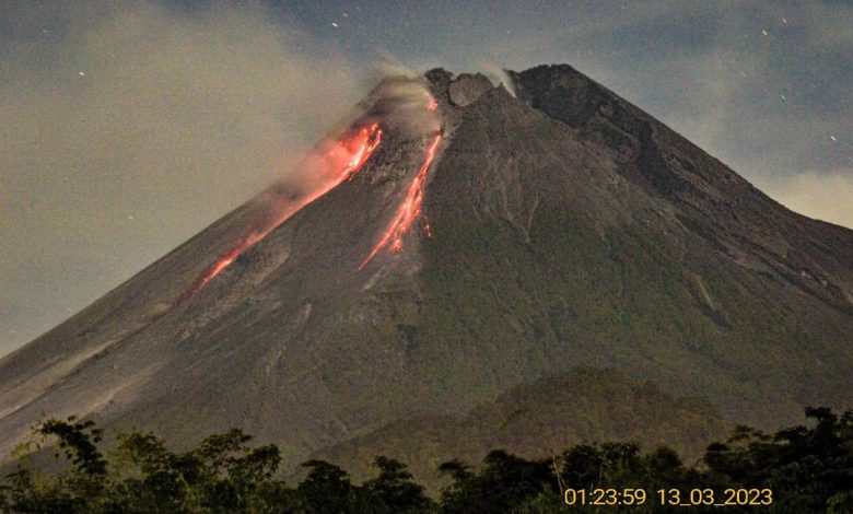 Erupsi Gunung Merapi. Sumber Foto: Instagram @agung_photoshoot