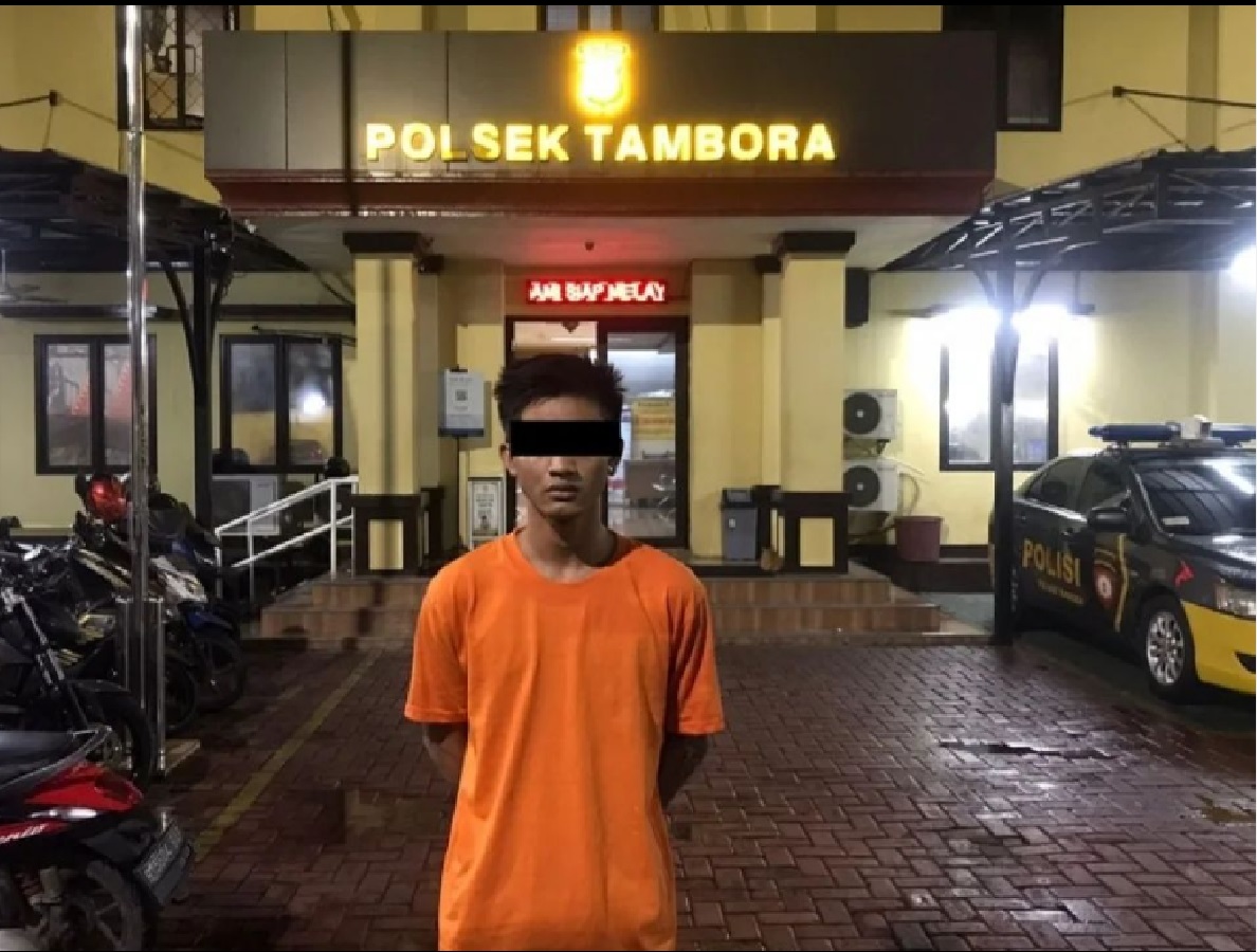 <strong>Tiga Tahun Jadi Buronan, </strong><strong>Begal Sadis Akhirnya</strong><strong> Dibekuk Polisi</strong><strong> di Tambora</strong> Tersangka ASM berhasil ditangkap Polsek Tambora. Sumber foto: Instagram @Polsek_Tambora