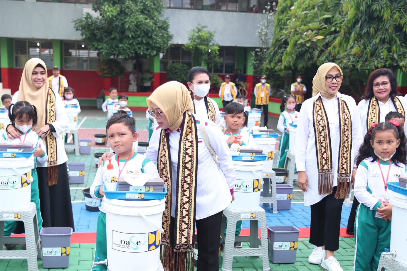 Lilik Umi Abdul Halim Iskandar saat kunjungan kerjanya bersama OASE KIM Sumber foto: Humas Kemendes PDTT