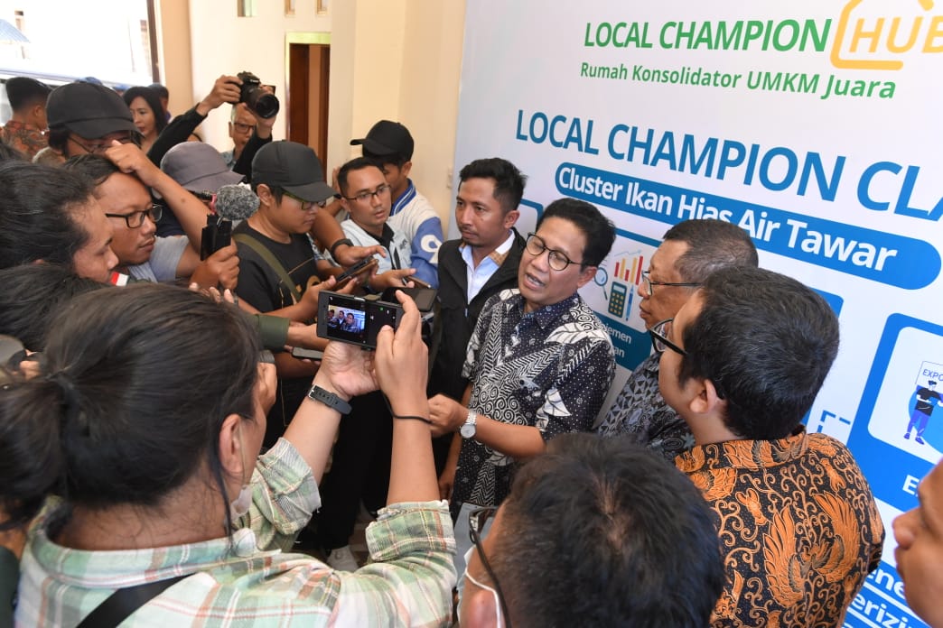 A. Halim Iskandar (Mendes PDTT) saat konferensi pers di Tulungagung Sumber foto: Humas Kemendes PDTT