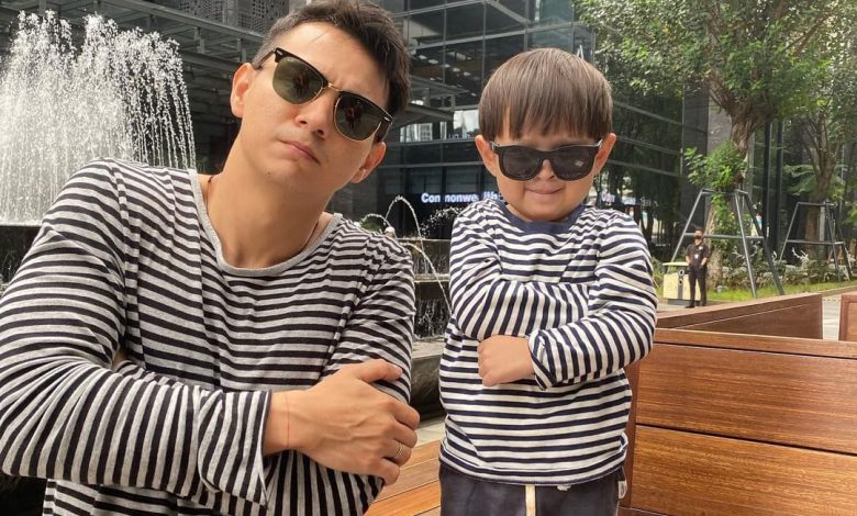 Marcell dan anaknya. Sumber foto: Instagram @marcelldarwin