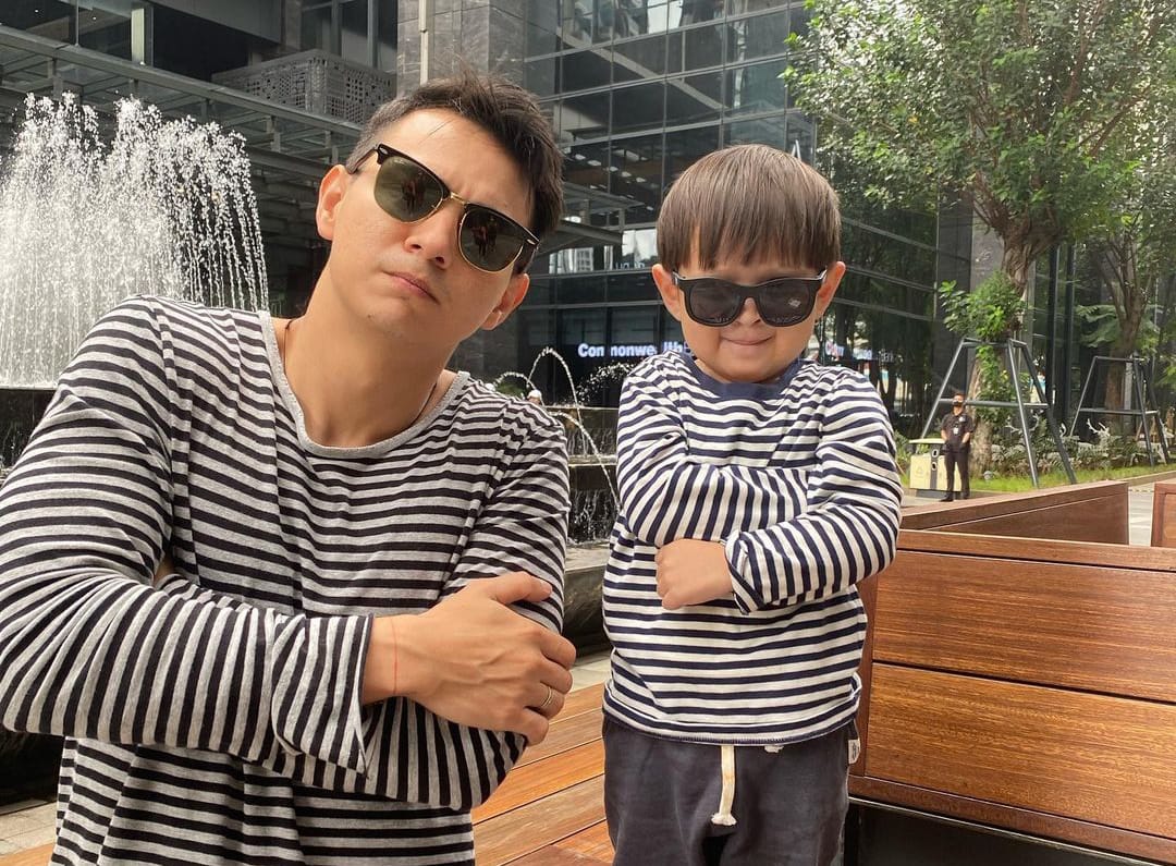 Marcell dan anaknya. Sumber foto: Instagram @marcelldarwin