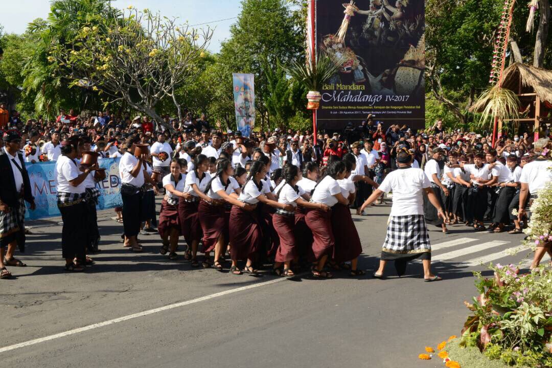 Omed-omedan, Tradisi Unik di Bali Setelah Nyepi