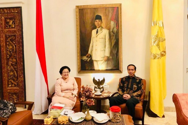 Presiden Jokowi bersama Megawati Soekarnoputri. Sumber Foto: Instagram @Leonita_Lestari