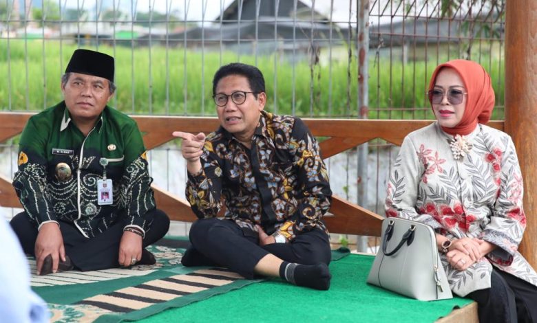 Abdul Halim Iskandar (Mendes PDTT) dalam kunjungan kerja di Wonosobo. Sumber foto: Humas Kemendes