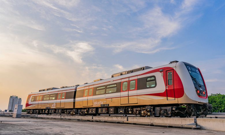 LRT Jabodetabek Beroperasi Juli, Tarif Diusulkan Mulai Rp10 Ribu - Deras