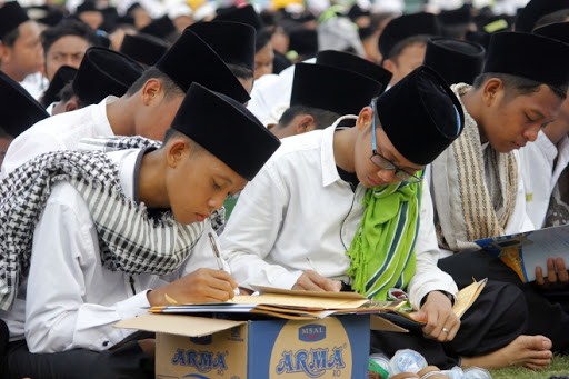 Ngaji Pasanan: Tradisi Bulan Ramadan di Pesantren