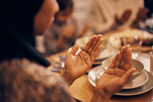 Tradisi Berbuka Puasa di Empat Negara Mayoritas Muslim di Eropa