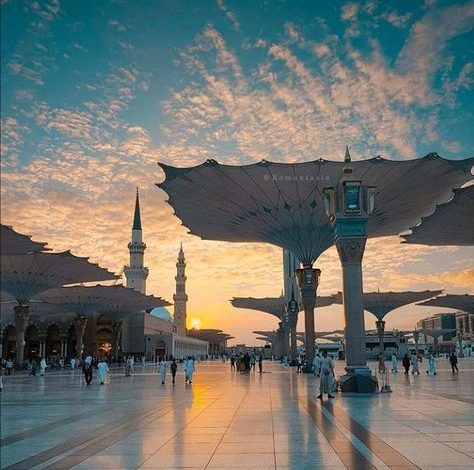 Suasana Masjid Madinah. Sumber Foto: Pinterest