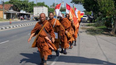 Mengenal tradisi Thudong para Bhante dari Thailand menunju Candi Borobudur