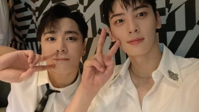 Anggota ASTRO, Moonbin dan Cha Eun Woo Sumber Foto: Twitter @offclASTRO