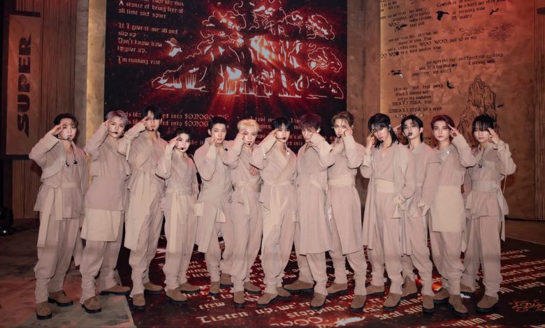 Grup K-pop SEVENTEEN Sumber Foto: Twitter @pledis_17