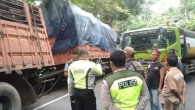 Polisi saat mengatur lalu lintas di jalur Gumitir Jember-Banyuwangi. Sumber Foto: Dok Kasatlantas Polresta Banyuwangi.