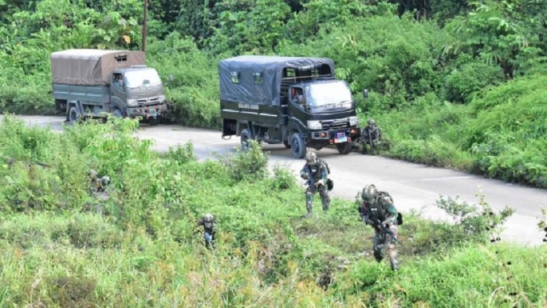 Prajurit Batalyon Intai Amfibi (Yontaifib) 3 lakukan latihan LSD di Distrik Moisegen. Sumber foto: TNI