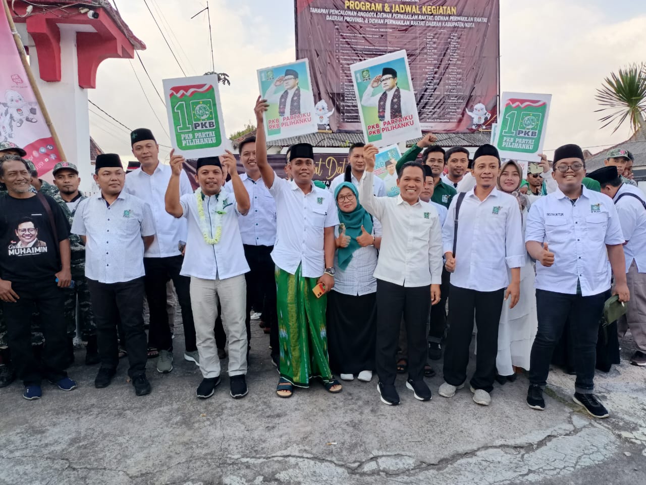 DPC PKB Lumajang mendaftarkan Caleg ke KPU Lumajang. Sumber foto: Dok Pemkab Lumajang