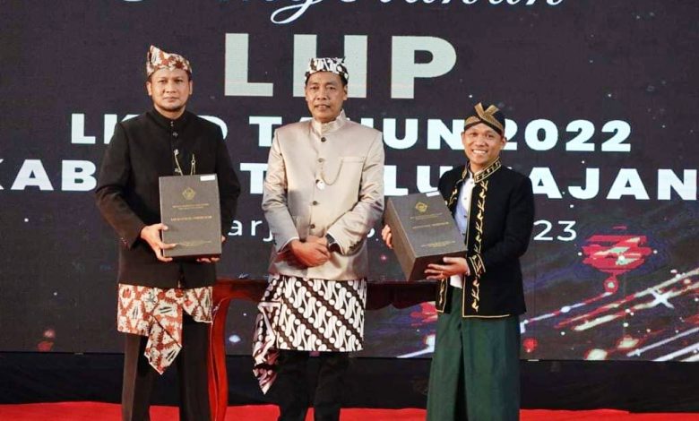 Chak Thoriq kembali terima penghargaan WTB. Sumber foto: Dok. Pemkab Lumajang