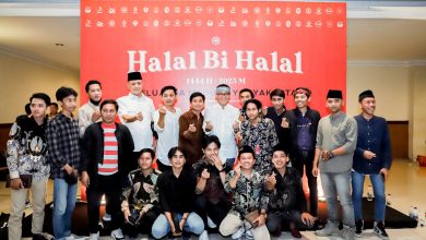 Baddrut Tamam (Bupati Pamekasan) hadiri acara halal bihalal KMY. Sumber foto: pamekasankab.go.id