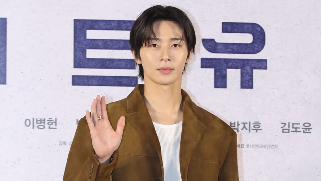 Park Seo Joon saat konferensi pers film 'Concrete Utopia' Sumber Foto: News1