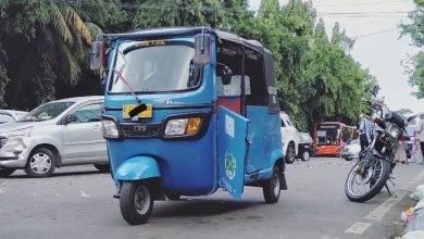 Tangkapan layar supir bajaj di jalanan. Sumber foto: Istimewa