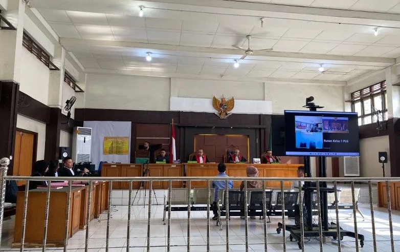 kondisi persidangan korupsi dana hibah oleh ketua dan anggota bawaslu.jpg. Sumber foto: Dok.PN Palembang