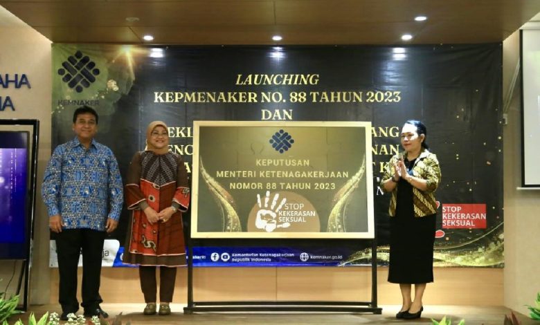 Ida Fauziyah (Menteri Ketenagakerjaan). Sumber Foto: Website Kementerian Ketenagakerjaan