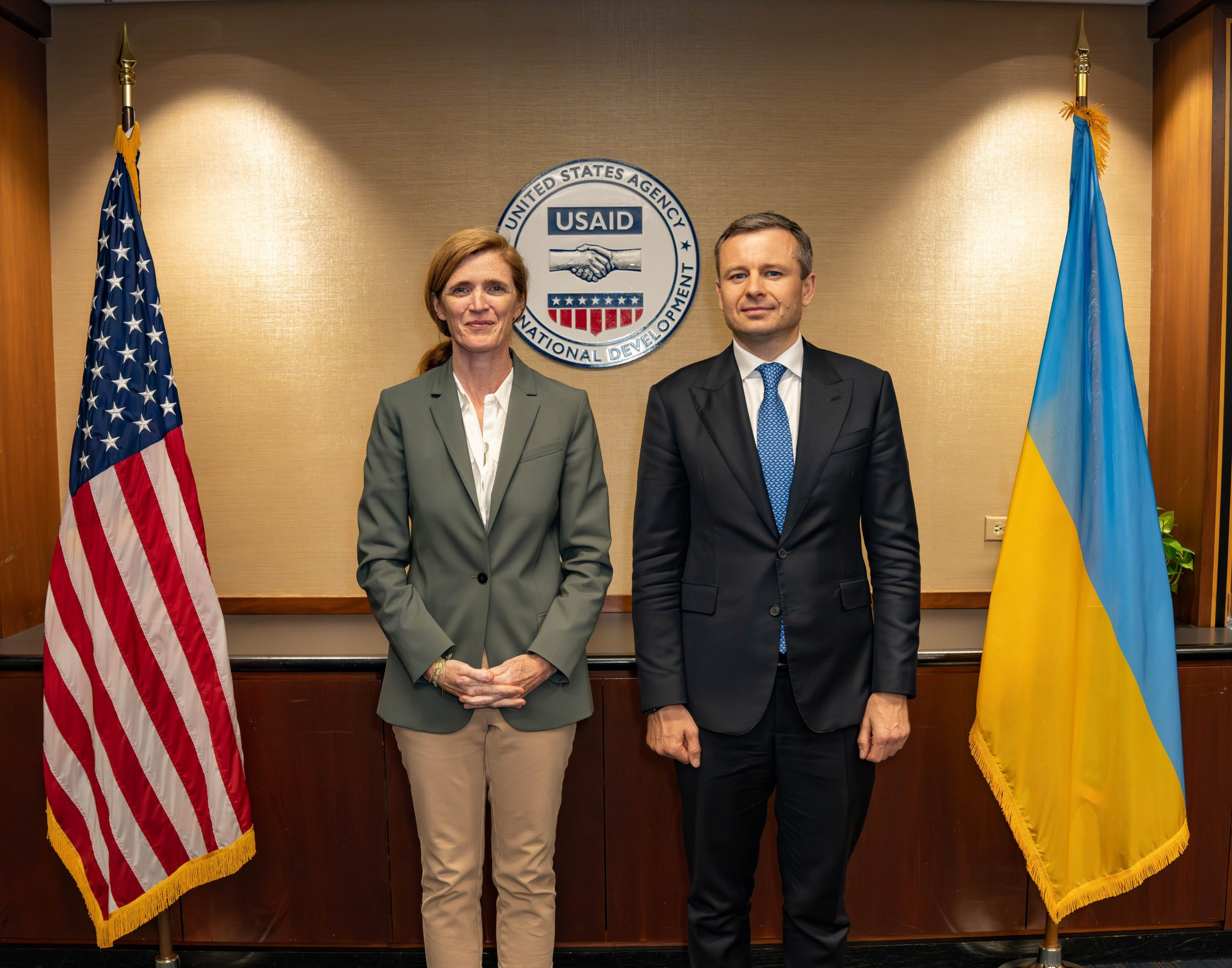 Samantha Power (Kepala bantuan AS) dan Sergi Marchenko (Menteri Keuangan Ukraina). Sumber Foto: Twitter @PowerUSAID