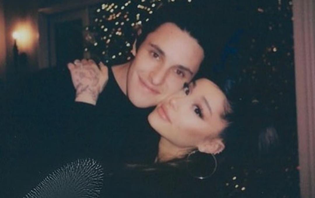 Dalton Gomez dan Ariana Grande Sumber Foto: Instagram @ellesingapore