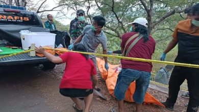 proses evakuasi korban pembunuhan di situbondo. Sumber foto: Dok Polres Situbondo