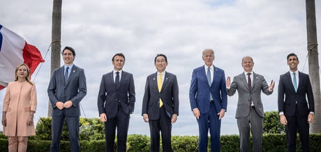 Para pemimpin negara G7 ketika foto bersama. Sumber Foto: Twitter @Vendra_Deje