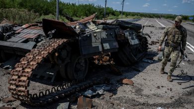 Tank Rusia yang di hancurkan pasukan Ukraina. Sumber Foto: Twitter @Andy_Vermaut