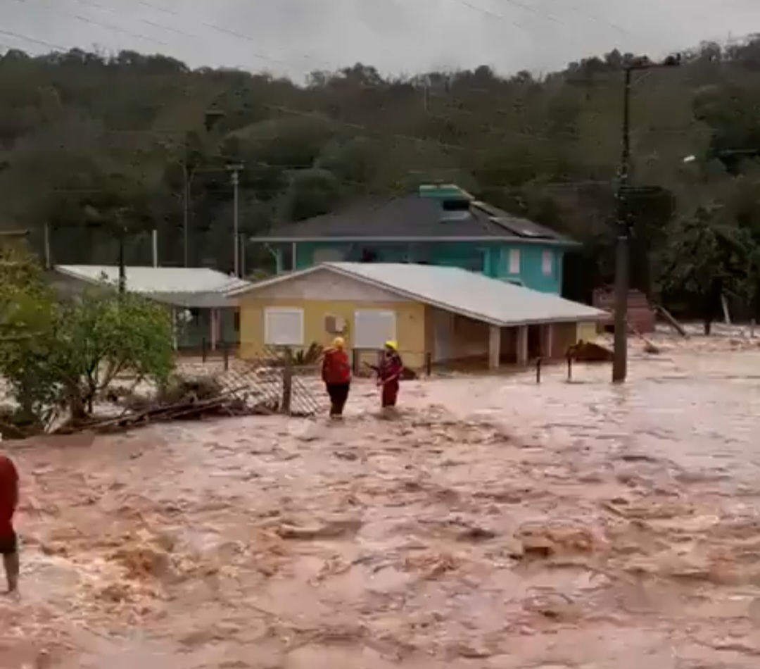 Salah satu wilayah di Brasil yang terkena banjir. Sumber foto: Twitter @bdleonanda