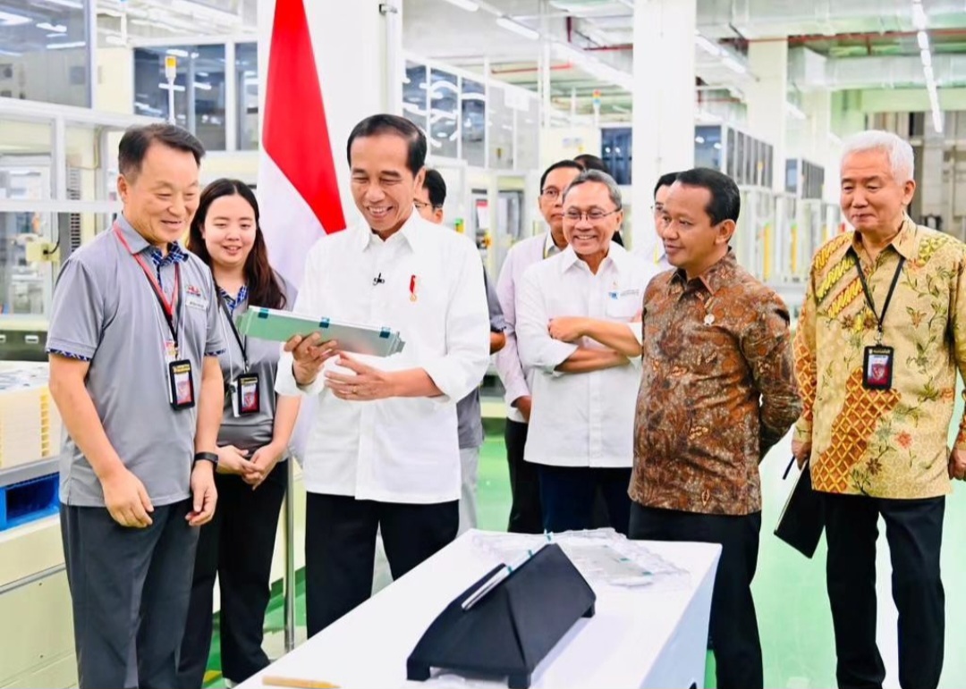 Jokowi Ungkap Pabrik Baterai Mobil Listrik di Karawang Terbesar di Asia Tenggara