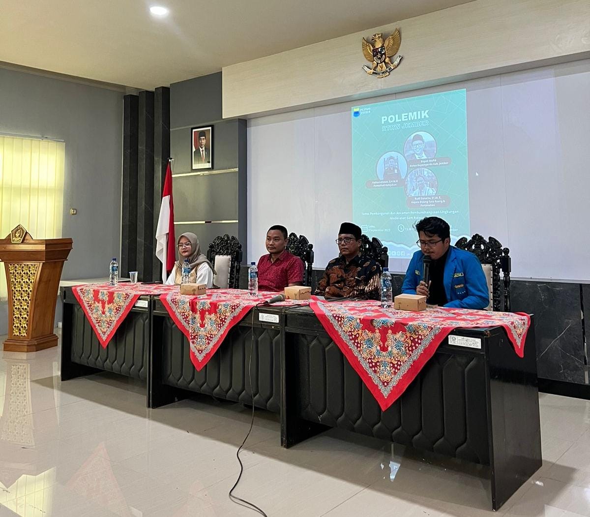 PM Diskusi Publik yang digelar PC PMII Jember di aula Kemenag Jember. Sumber: Dok PMII Jember