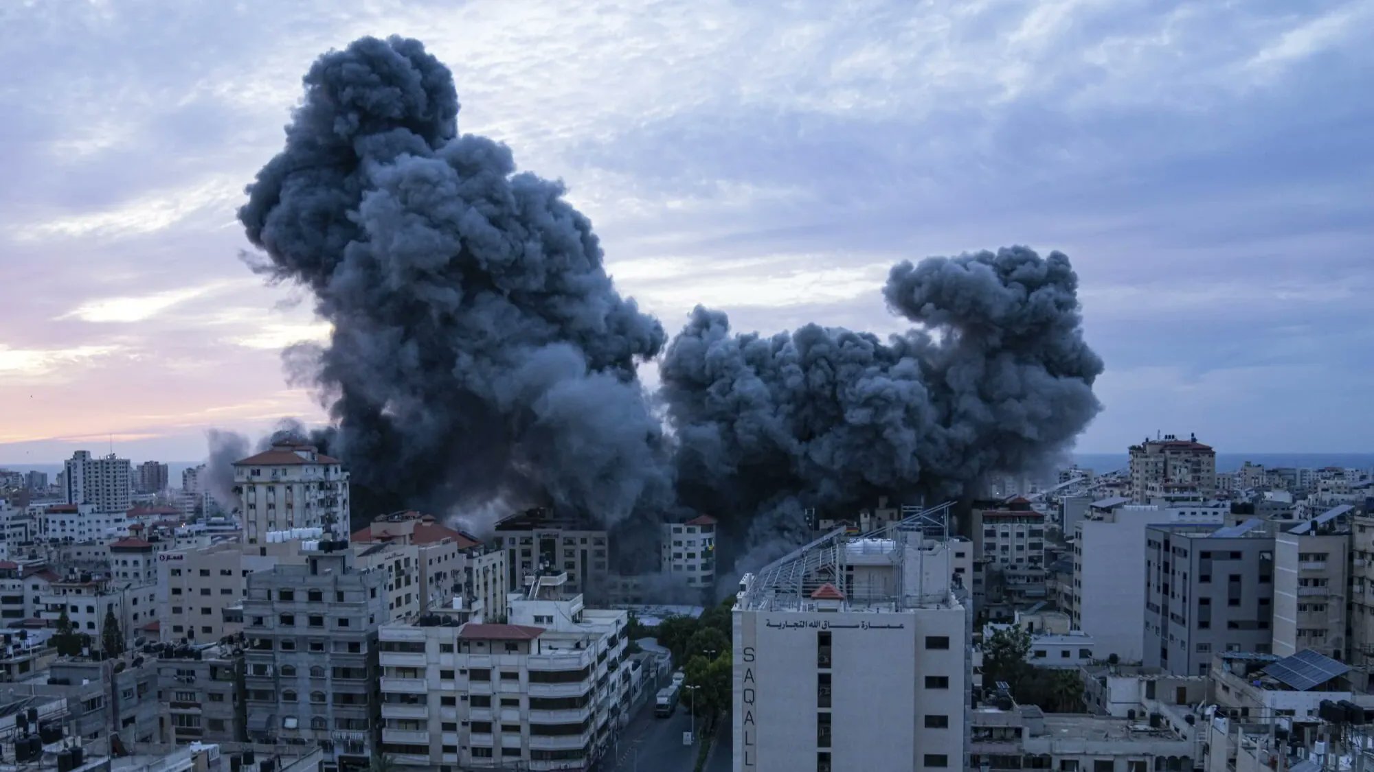 Gedung Palestina yang di bom oleh Israel. Sumber foto: akun X @Vendra_Deje