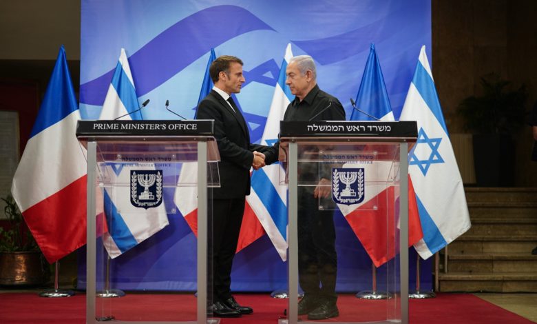 Emmanuel Macron (Presiden Prancis) bersamaan dengan Benjamin Netanyahu (Perdana Menteri Israel. Sumber foto: akun X @EmmanuelMacron