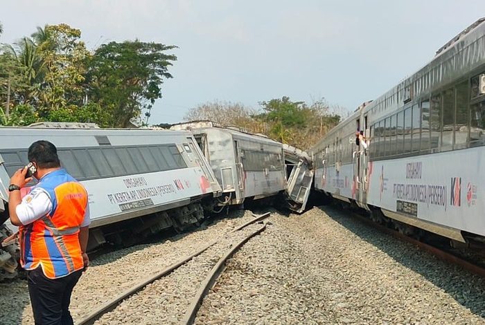 Kecelakaan Kereta di Kulon Progo, KA Argo Semeru Tabrak Ekor Argo Wilis. Sumber Foto: Istimewa