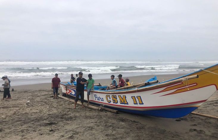 Kondisi kapal pasca hilangnya ABK di pantai Cikakap. Sumber Foto: Istimewa