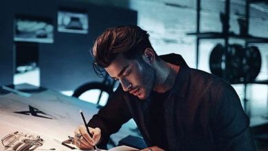 Man sitting in front of laptop at the table with lamp and writing documents. Sumber Foto: Pinterest