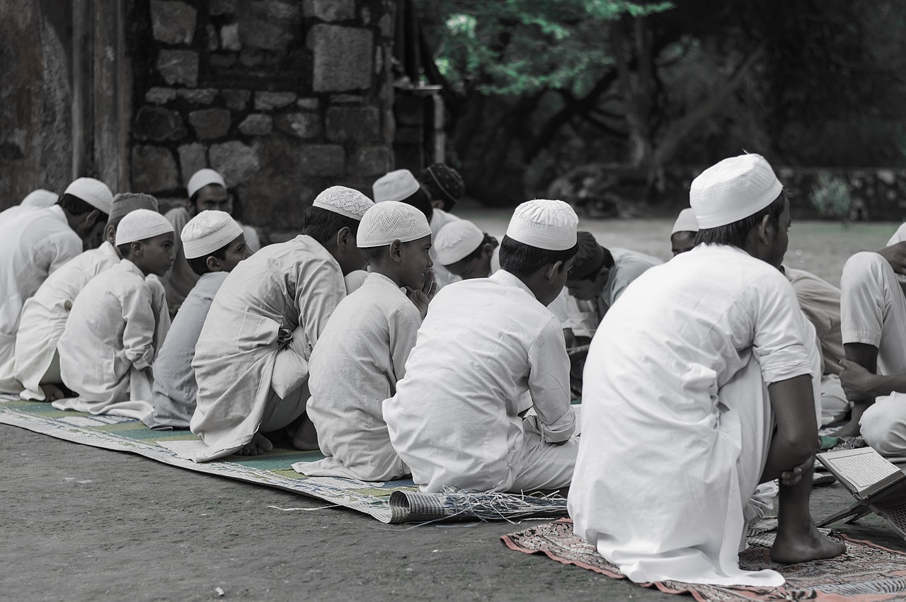 Syarat-Syarat Wajib dalam Nafkah Menurut Imam Syafi’I dan Hanafi