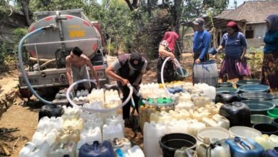 Penyaluran pasokan air bersih kepada wilayah terdampak kekeringan yang ada di Kabupaten Pasuruan. Sumber Foto: Istimewa