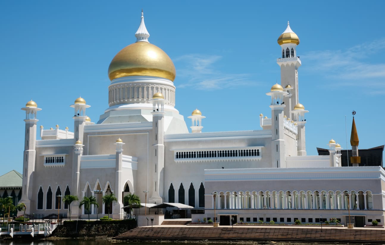 Ilustrasi Datang ke Masjid Sebelum Azan. Sumber foto: freepik.com