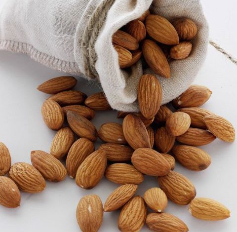 Kacang Almond. Sumber Foto: Pinterest