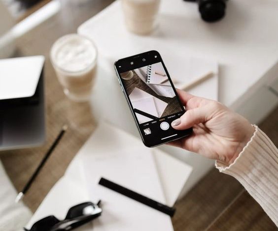 Keterangan: Using the best aesthetic photo editing apps is the key to building a social media feed that you can be proud of as a content creator.. Sumber Foto: Pinterest