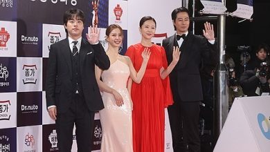 Para pemain film 'Smugglers' dari kiri Park Jung Min, Go Min Si, Yeom Jung Ah, dan Jo In Sung Sumber Foto: Yonhap News
