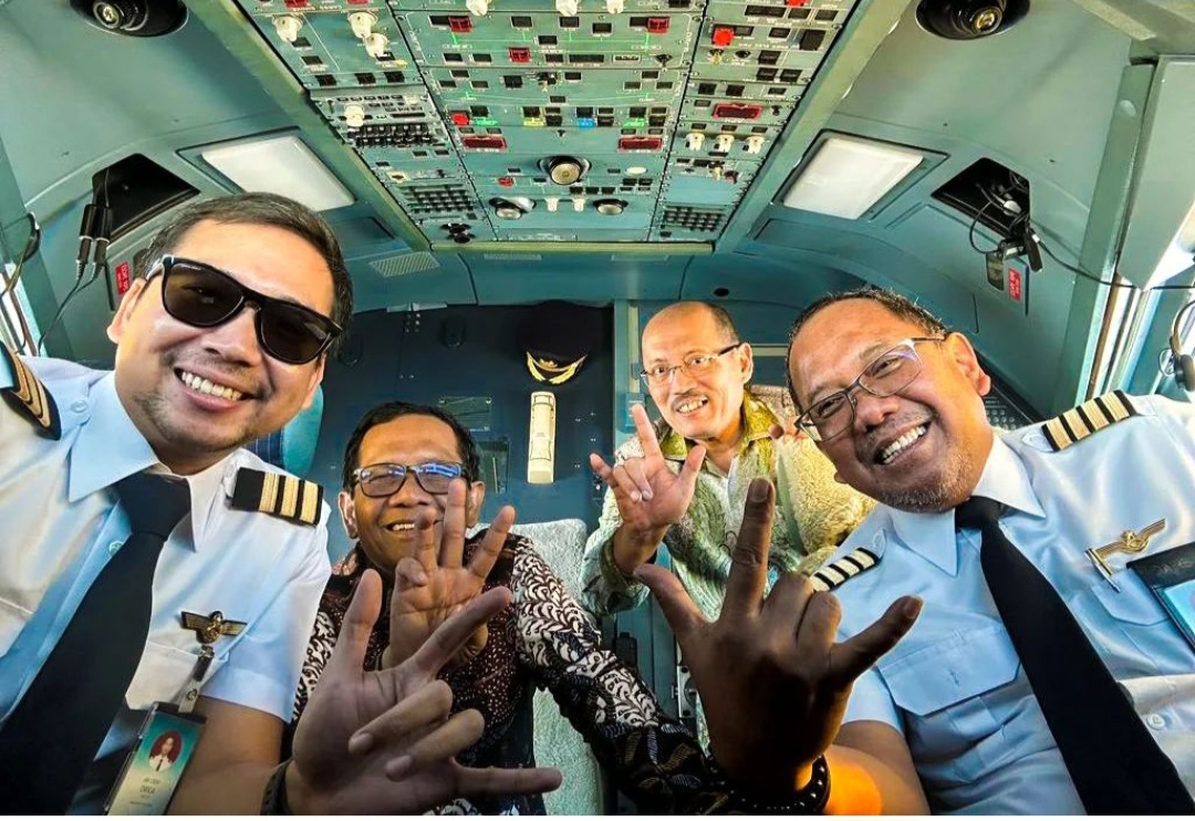 Ajak Pilot Garuda Pose 3 Jari, Mahfud MD Dilaporkan Ke Bawaslu