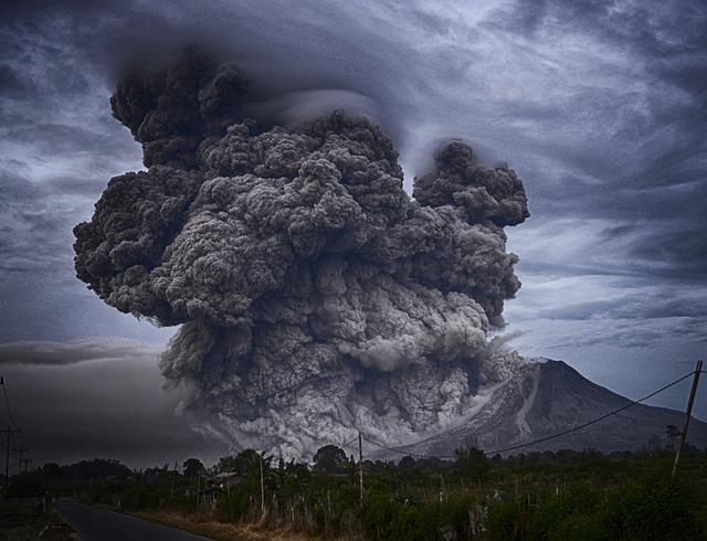 ilustrasi Gunung merapi meletus, Sumber foto: Pixabay.com