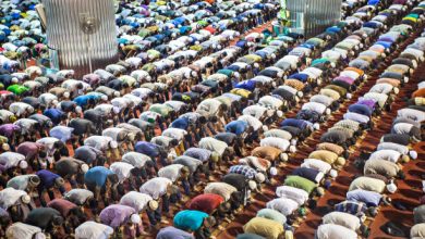 Seorang Makmum Harus Mengetahui Gerakan Salat Imamnya, Berikut Penjelasan dari Imam Syafi’i